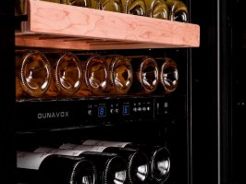 Hladnjak za vino Dunavox  DX-180.450K
